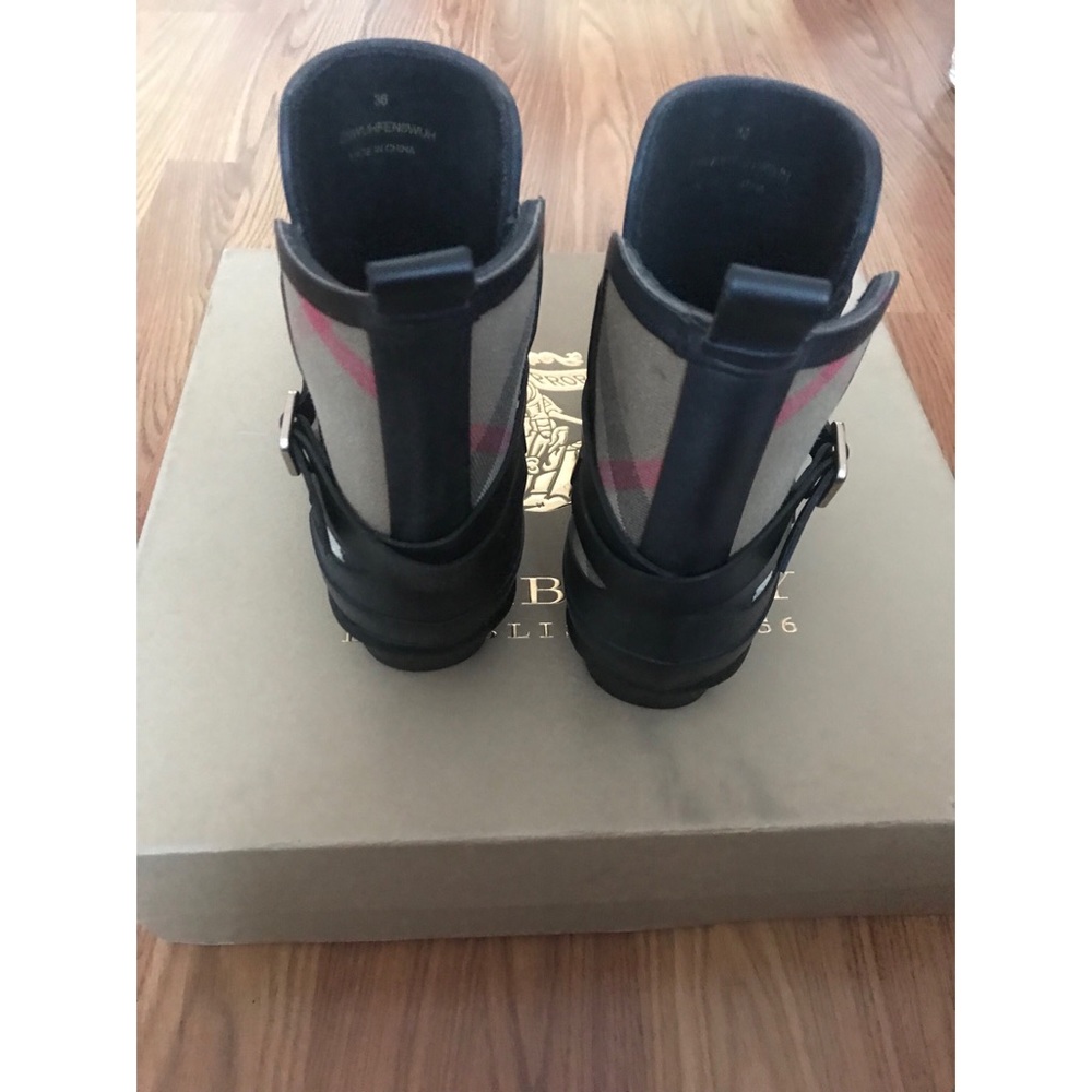 Burberry Rainboots - Picture 3 of 5